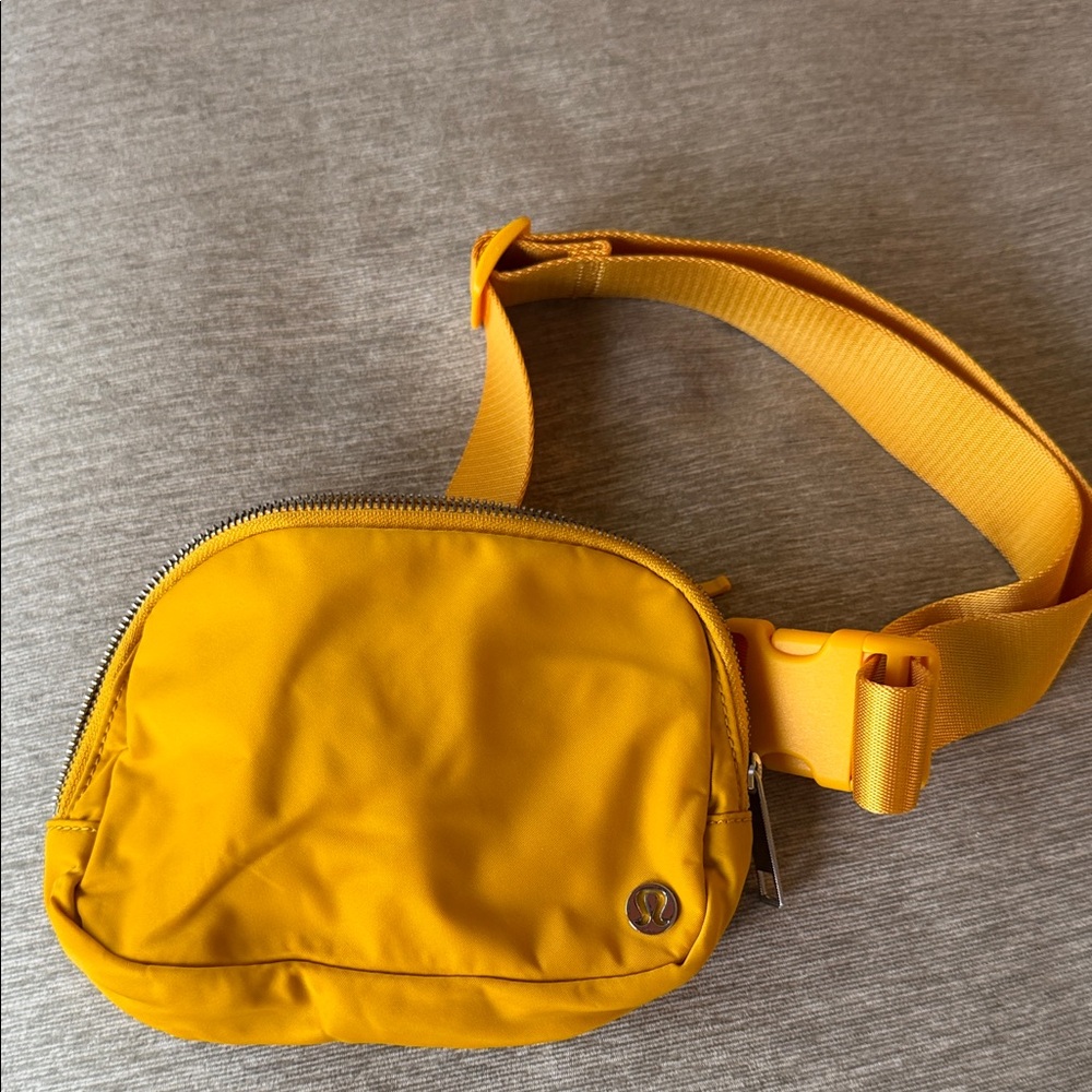 Lululemon 1L gold belt bag
